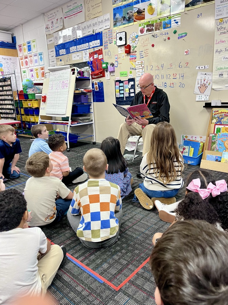 Mr. Ehlers reading to a kindergarten class 