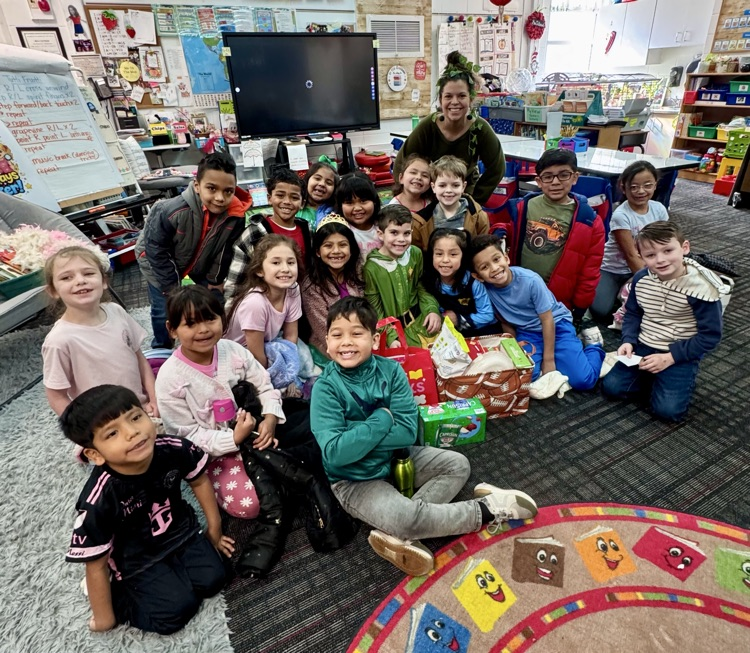 Mrs. Chitwood’s 1st grade class with their prize 