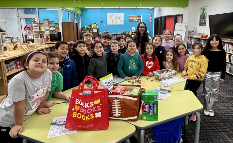 Ms. Dominguez’s 3rd grade class with their prize 