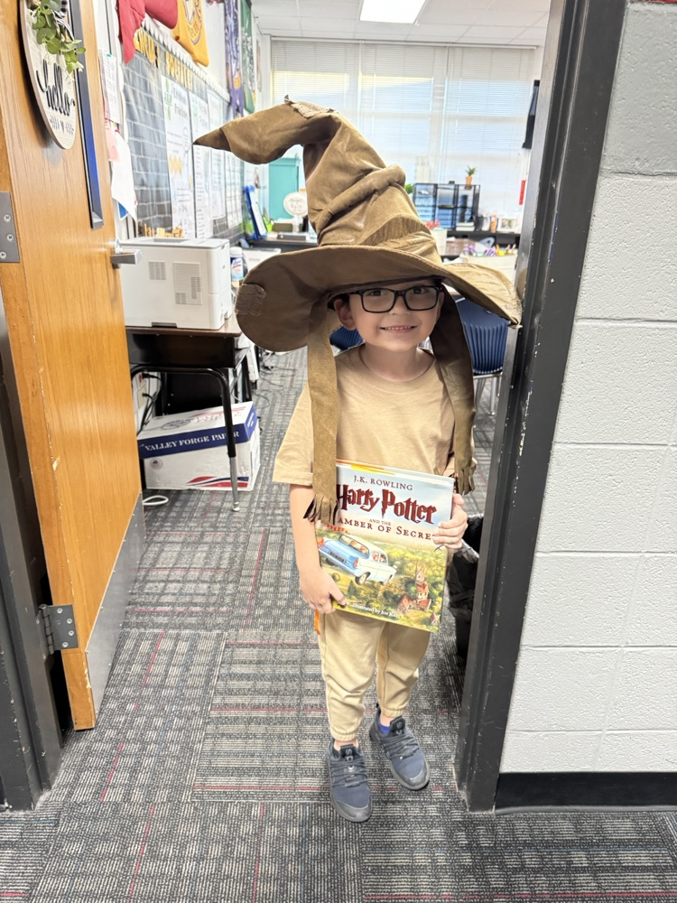 A student dressing up as Harry Potter 