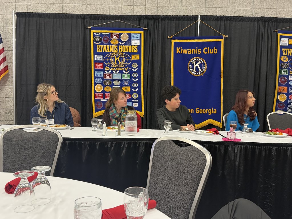 Dalton Academy 3DE students recently pitched their Market Day businesses to Dalton Kiwanis, one of our valued community partners, showcasing 3DE in action 🤝💡 Through this real-world learning model, students develop their own businesses and products to sell at a Market Square, highlighting creativity, collaboration, and entrepreneurial skills.