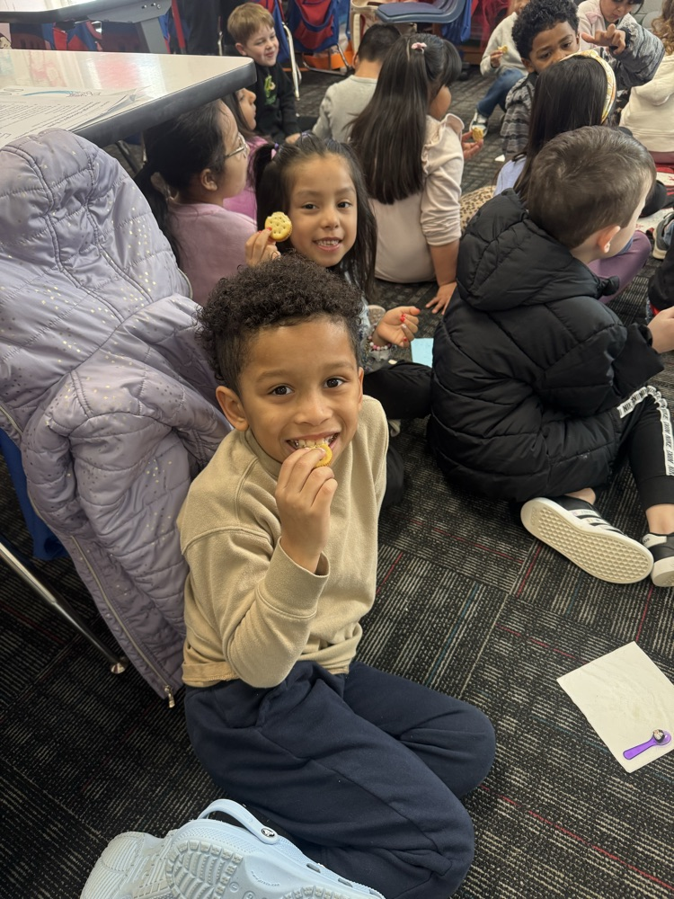 Students tasting peanut butter crackers 