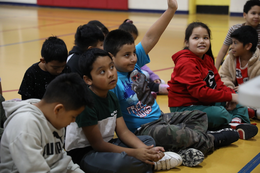 Blue Ridge School was buzzing with excitement as they welcomed local volunteers for an inspiring Career Day!  From hands-on activities to engaging conversations, these students had a blast exploring different career paths and learning from real-world professionals.   A huge thank you to our community partners for making the day so meaningful and fun for our students! #DaltonPublicSchools #LearnLeadSucceed