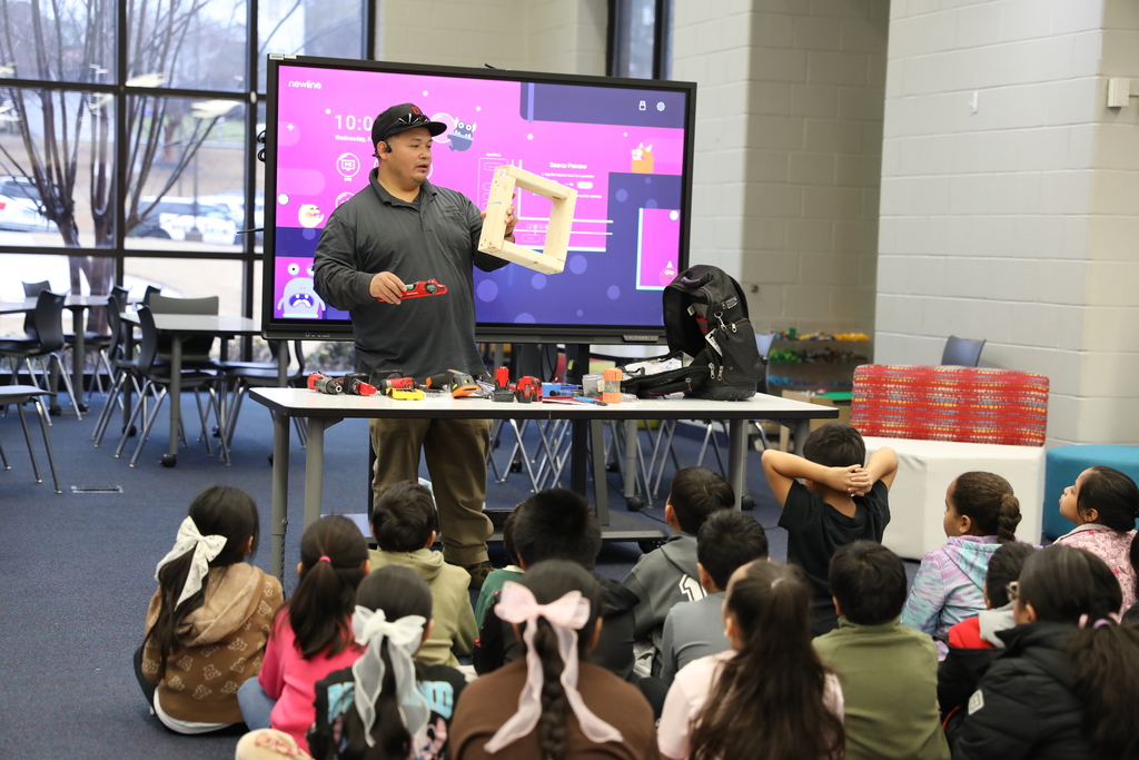 Blue Ridge School was buzzing with excitement as they welcomed local volunteers for an inspiring Career Day!  From hands-on activities to engaging conversations, these students had a blast exploring different career paths and learning from real-world professionals.   A huge thank you to our community partners for making the day so meaningful and fun for our students! #DaltonPublicSchools #LearnLeadSucceed
