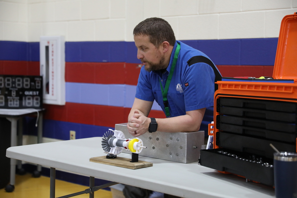 Blue Ridge School was buzzing with excitement as they welcomed local volunteers for an inspiring Career Day!  From hands-on activities to engaging conversations, these students had a blast exploring different career paths and learning from real-world professionals.   A huge thank you to our community partners for making the day so meaningful and fun for our students! #DaltonPublicSchools #LearnLeadSucceed