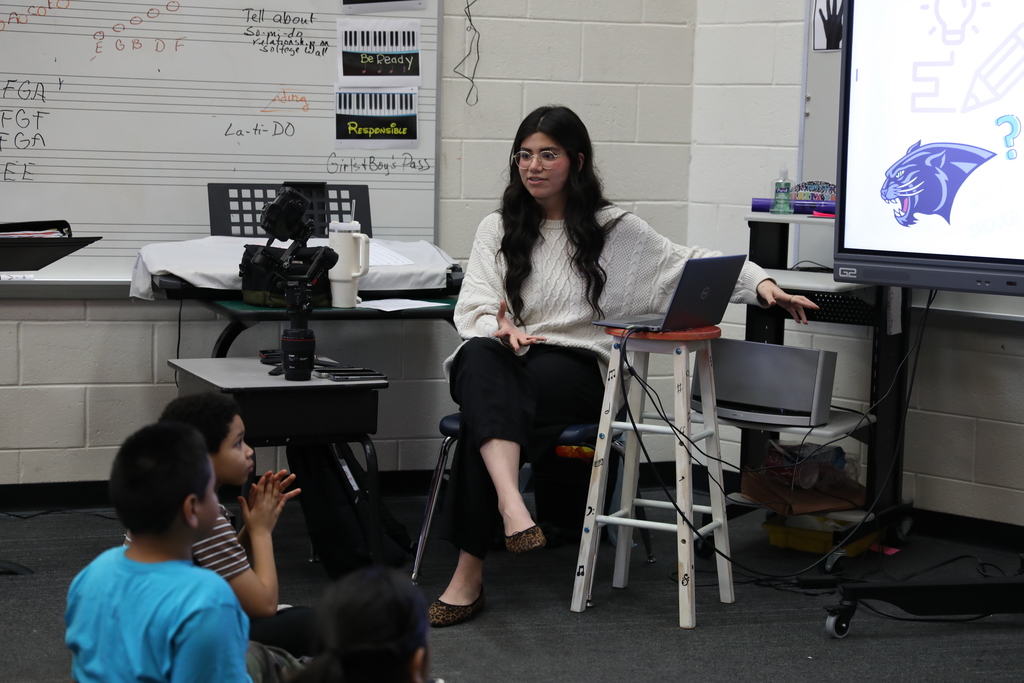 Blue Ridge School was buzzing with excitement as they welcomed local volunteers for an inspiring Career Day!  From hands-on activities to engaging conversations, these students had a blast exploring different career paths and learning from real-world professionals.   A huge thank you to our community partners for making the day so meaningful and fun for our students! #DaltonPublicSchools #LearnLeadSucceed