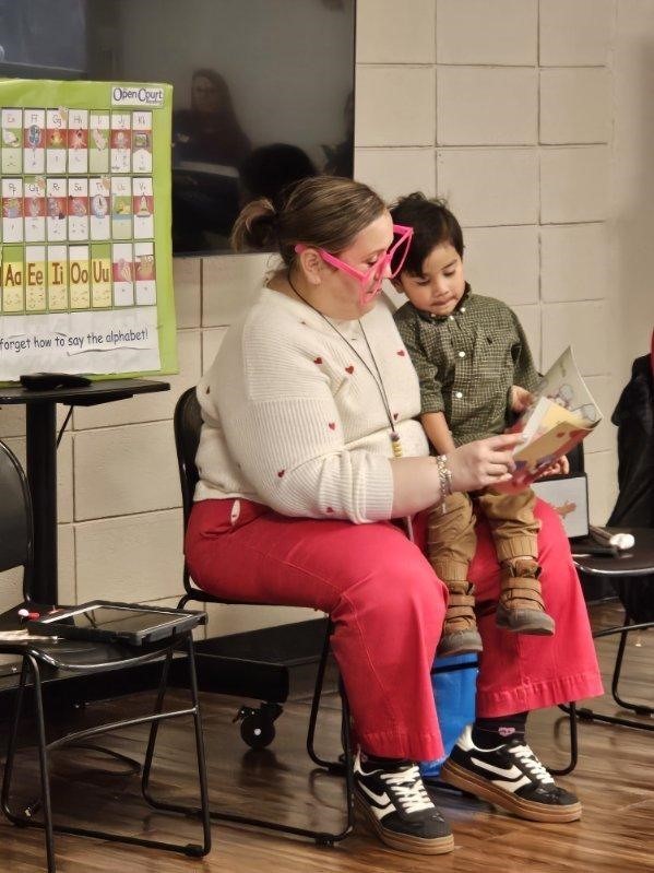 Last Wednesday, the Little Cats program hosted its first Pop-Up Class at the Beechland Resource Center, welcoming 17 future Little Cats students and their families!