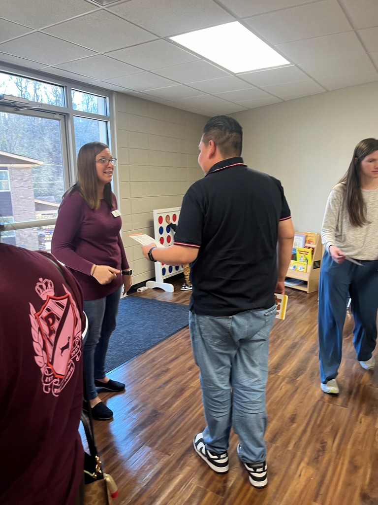 Last Wednesday, the Little Cats program hosted its first Pop-Up Class at the Beechland Resource Center, welcoming 17 future Little Cats students and their families!