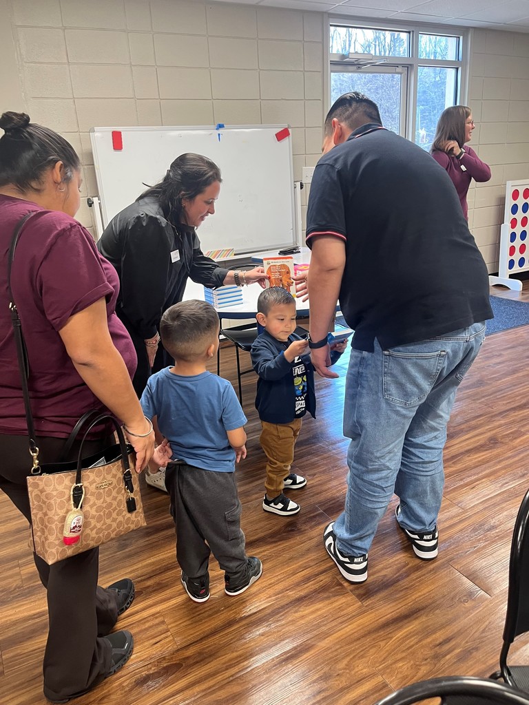 Last Wednesday, the Little Cats program hosted its first Pop-Up Class at the Beechland Resource Center, welcoming 17 future Little Cats students and their families!
