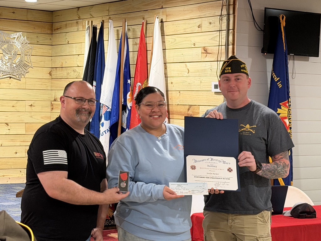 Josslyn Rickett gets VFW essay award