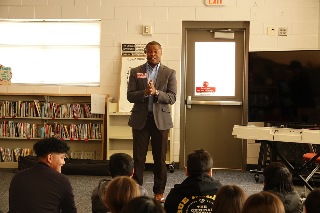 Park Creek School was proud to welcome members of our community into their classrooms to read with students in celebration of Black History Month! 📚✨ Thank you to everyone who took the time to share powerful stories, meaningful conversations, and your love of reading with our students. Your presence made a lasting impact and helped bring history to life in such a special way. We are so grateful for your partnership and support!
