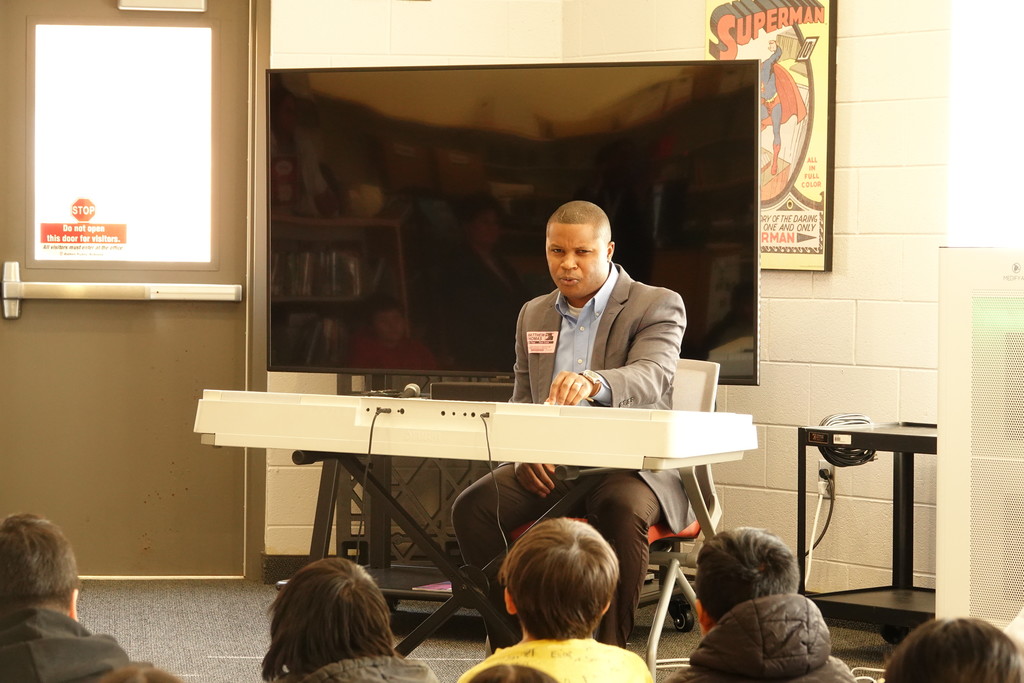 Park Creek School was proud to welcome members of our community into their classrooms to read with students in celebration of Black History Month! 📚✨ Thank you to everyone who took the time to share powerful stories, meaningful conversations, and your love of reading with our students. Your presence made a lasting impact and helped bring history to life in such a special way. We are so grateful for your partnership and support!