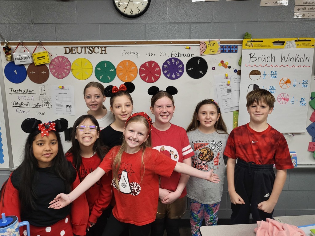 students dressed up for TDA Homecoming