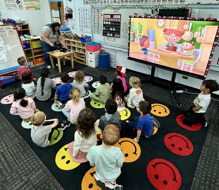 Students watching Mrs. Landeros to cook