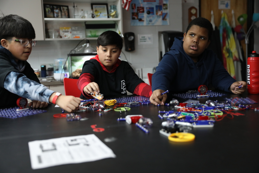 Park Creek School STEM Explorers had an amazing time visiting The Dalton Academy! 🔬✨ Students participated in a variety of engaging, hands-on STEM activities—many of which were created and led by Academy students. It was a fantastic day of collaboration, creativity, and learning in action. We love seeing our future innovators inspiring one another!