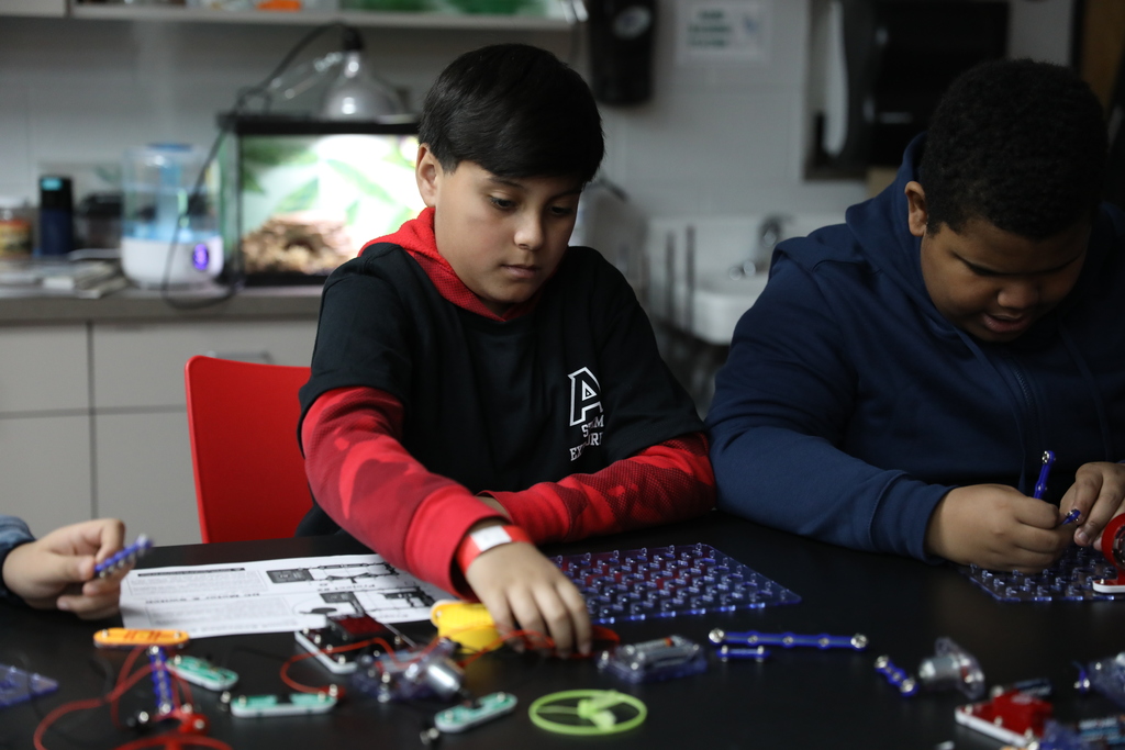 Park Creek School STEM Explorers had an amazing time visiting The Dalton Academy! 🔬✨ Students participated in a variety of engaging, hands-on STEM activities—many of which were created and led by Academy students. It was a fantastic day of collaboration, creativity, and learning in action. We love seeing our future innovators inspiring one another!