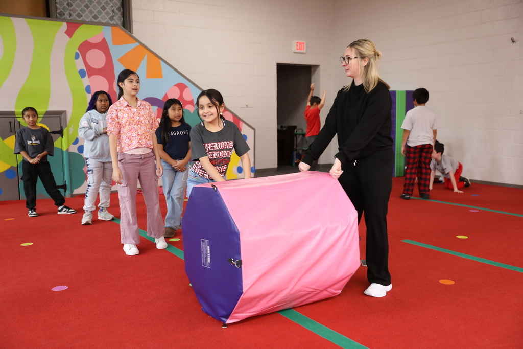 Classroom Spotlight🌟: In Randi Allen’s Dance and Tumbling classroom at City Park School, students stay active while building strength, coordination, and confidence! From practicing light gymnastics skills and learning exciting dances to jumping on the trampoline and participating in fun exercises, every class is full of movement, energy, and smiles.