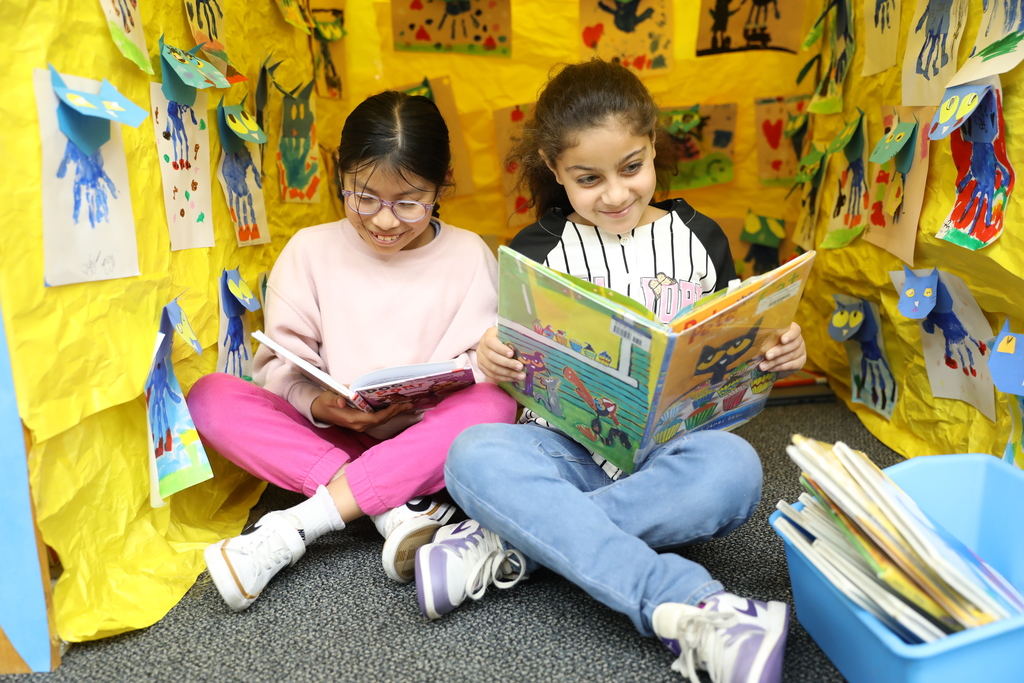At Park Creek School, students are celebrating Read Across America Week in the most imaginative way! 📚  Art Teacher Adam Sanford teamed up with Media Specialist Hannah Higgins to transform the media center into cozy “book caves” designed and created by students. Each grade level selected a book theme, and during art class, students brought their caves to life with creative interiors inspired by their chosen stories.  To complete the experience, themed books were placed inside each cave, giving students the perfect spot to dive into a new adventure and celebrate the joy of reading!
