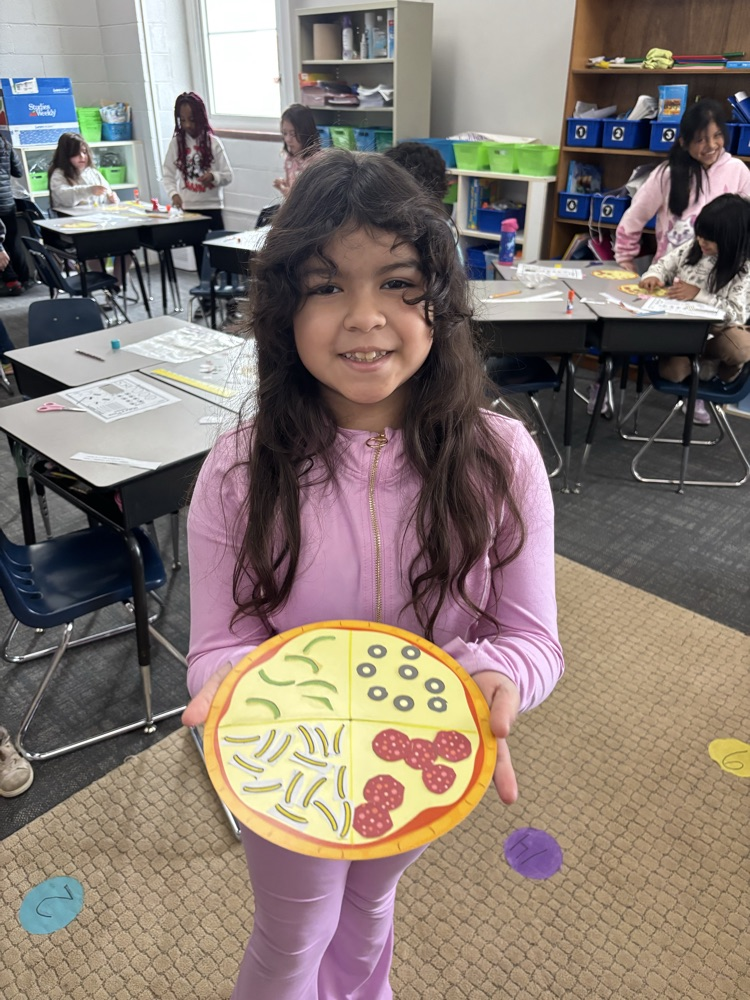 students with pizza photo 