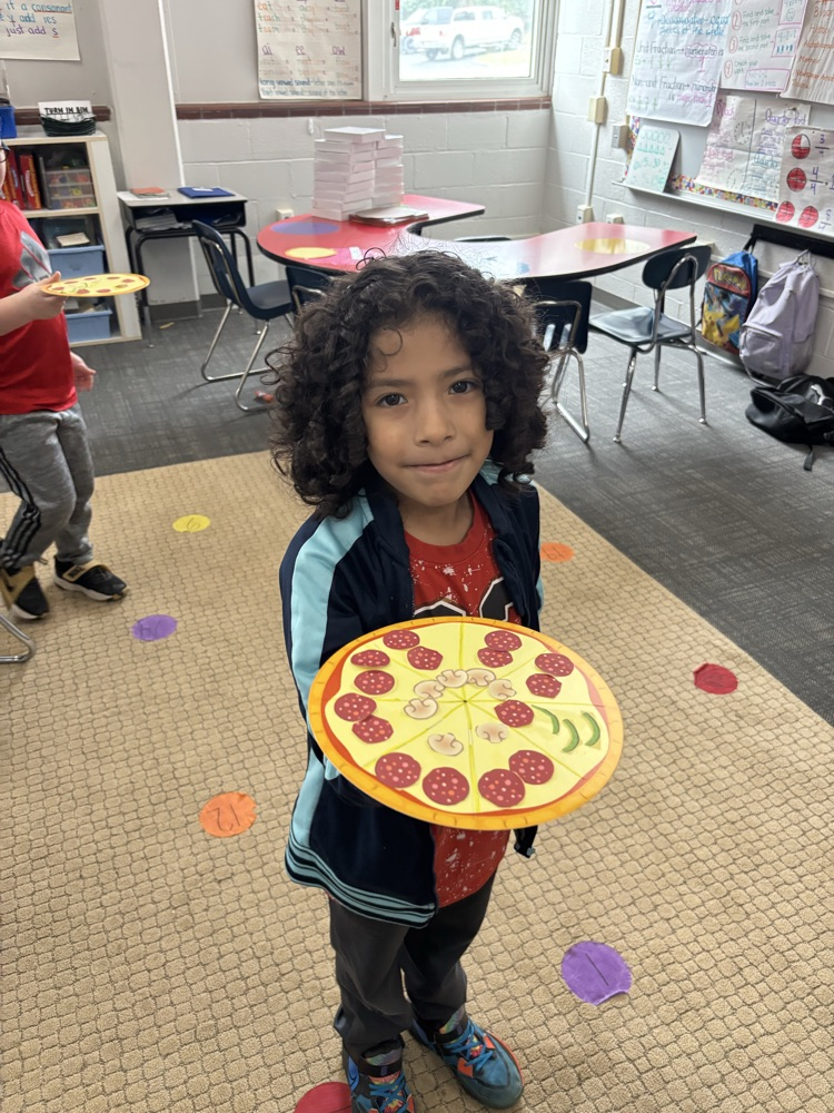 students with pizza photo 