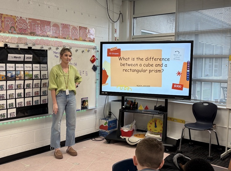 A picture of Mrs. Tighe explaining the lesson 