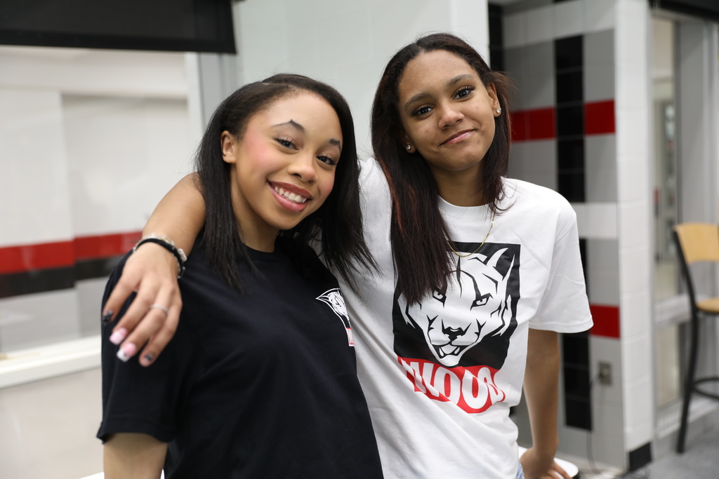 Hammond Creek Middle School Tigers recently made the trip to Dalton Junior High School for their exciting Tiger Pounce transition event! Students were welcomed by DJHS administrators and counselors, learned what makes Dalton Junior High unique, and tested their knowledge with some fun trivia.  Students also participated in Cougar Quest, exploring the campus, meeting staff, and getting a preview of life at DJHS. The afternoon wrapped up with a celebration of DJHS's Wooo Culture, a chance for students to ask questions, and of course — popsicles before heading back!  Dalton Junior High School  loved having their future Cougars on campus and can’t wait to welcome them in the fall!