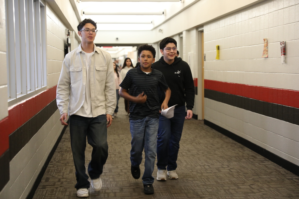 Hammond Creek Middle School Tigers recently made the trip to Dalton Junior High School for their exciting Tiger Pounce transition event! Students were welcomed by DJHS administrators and counselors, learned what makes Dalton Junior High unique, and tested their knowledge with some fun trivia.  Students also participated in Cougar Quest, exploring the campus, meeting staff, and getting a preview of life at DJHS. The afternoon wrapped up with a celebration of DJHS's Wooo Culture, a chance for students to ask questions, and of course — popsicles before heading back!  Dalton Junior High School  loved having their future Cougars on campus and can’t wait to welcome them in the fall!