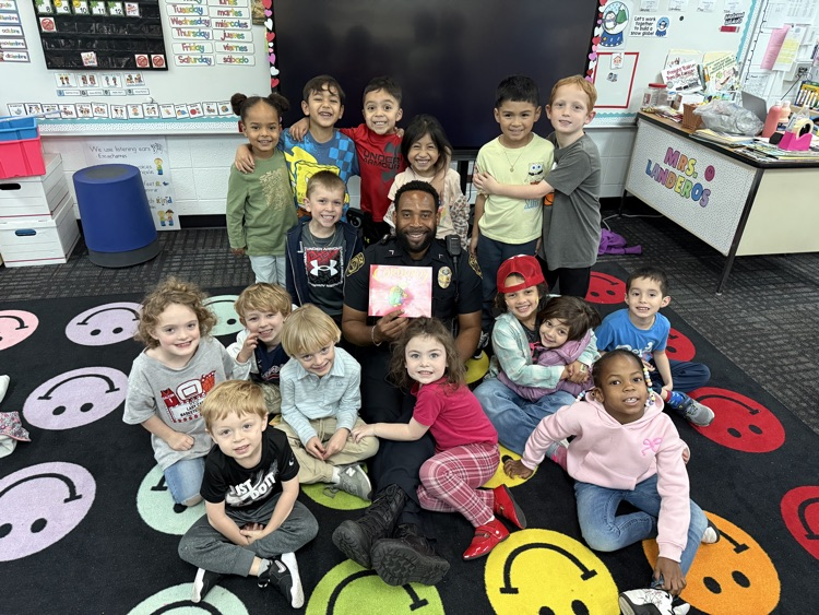 A class picture with Officer Johnson 