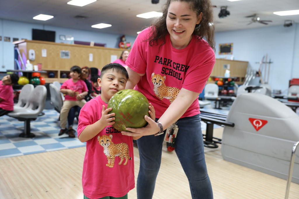 Dalton Public Schools is proud of our students who recently showcased their skills and determination through a bowling celebration! Students from Hammond Creek and Park Creek spent the day bowling together and celebrating their hard work. Your dedication, perseverance, and sportsmanship inspire us all!
