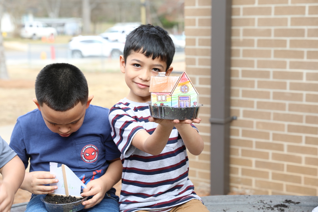 Classroom Spotlight🌟: Students in Cameron Lynch's classroom at Roan School learned about what plants need in order to grow. They discussed how plants need space, soil, water, air, and sunlight to stay healthy. Students then planted their own seeds and talked about how they will take care of them as they grow. The activity gave students a hands-on way to explore plant life and practice observing living things.