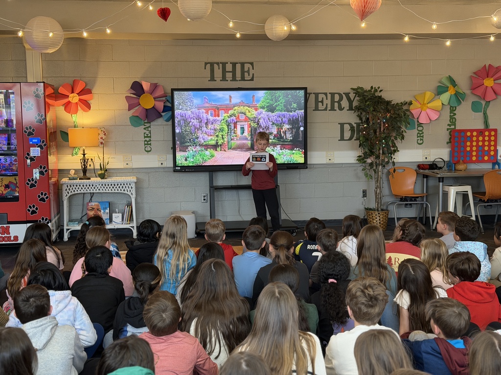 students honoring first responders