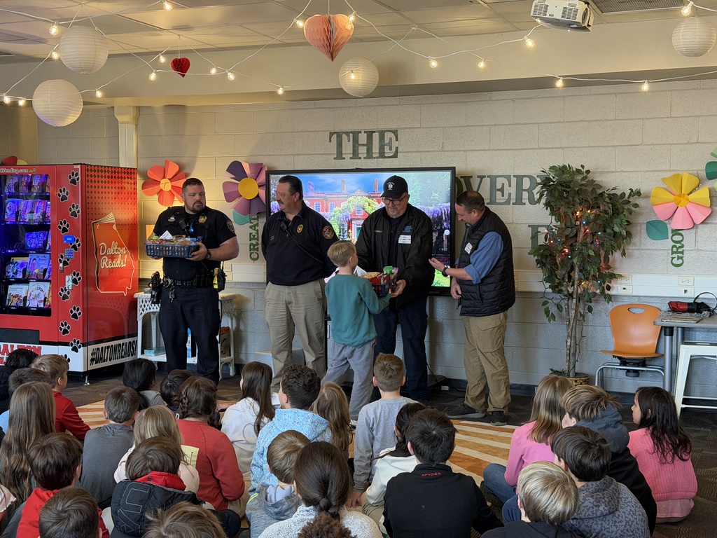 students honoring first responders