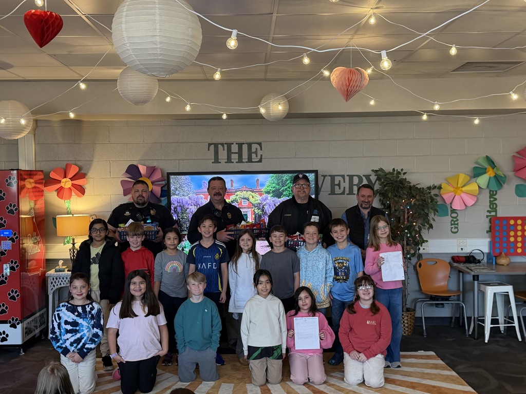 students honoring first responders