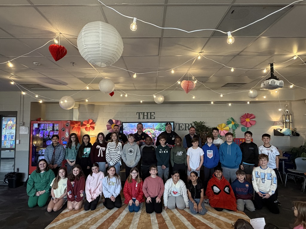 students honoring first responders