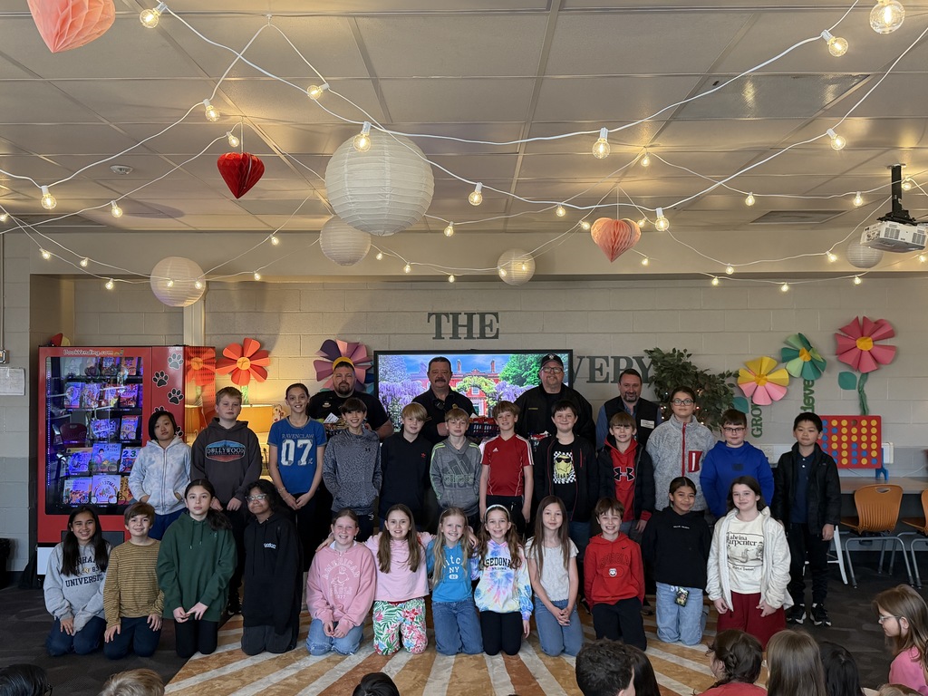 students honoring first responders