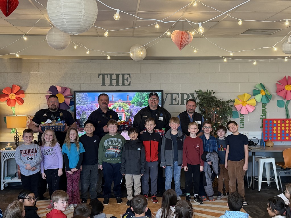 students honoring first responders