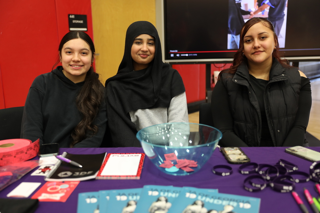 Students in the 3DE program at The Dalton Academy put their creativity and entrepreneurial mindset on display during today’s Market Square event. As part of the challenge, they designed their own businesses and products to sell, gaining hands-on, real-world experience. Many students even sold out of their items! #LearnLeadSucceed