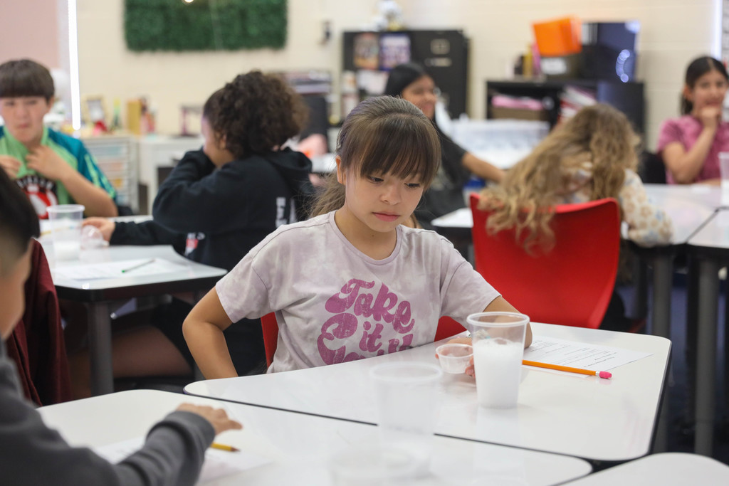 Classroom Spotlight: In Crystal Torres’ classroom at Blue Ridge School, students are diving into hands-on science by exploring different types of reactions. Through a class lab, they mixed baking soda and vinegar to observe a chemical reaction, and combined sugar and water to compare how each mixture behaved.