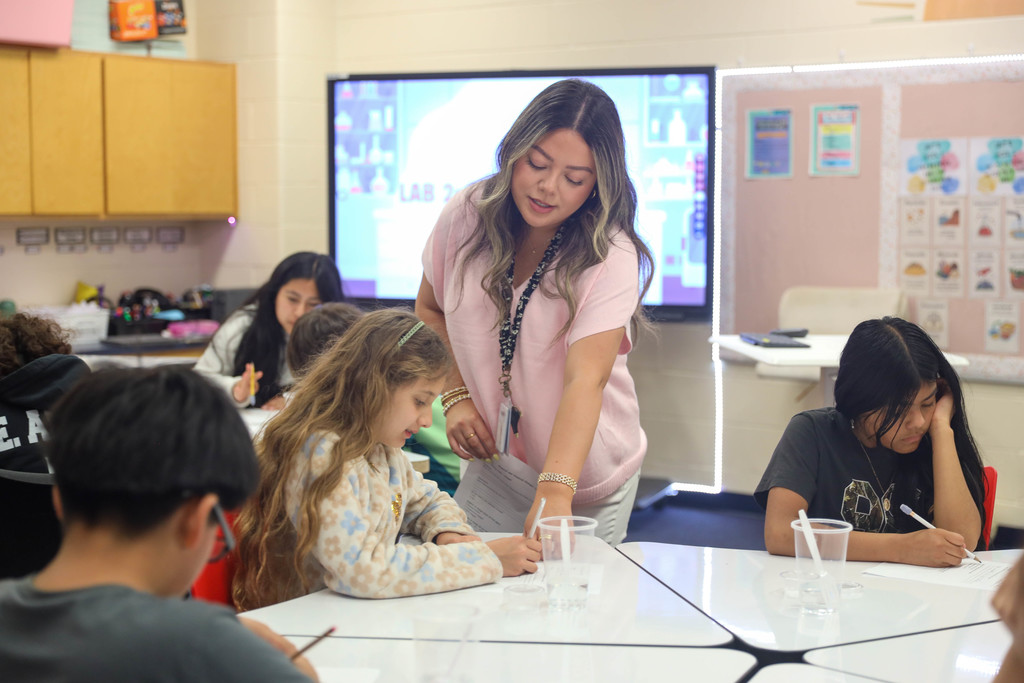 Classroom Spotlight: In Crystal Torres’ classroom at Blue Ridge School, students are diving into hands-on science by exploring different types of reactions. Through a class lab, they mixed baking soda and vinegar to observe a chemical reaction, and combined sugar and water to compare how each mixture behaved.