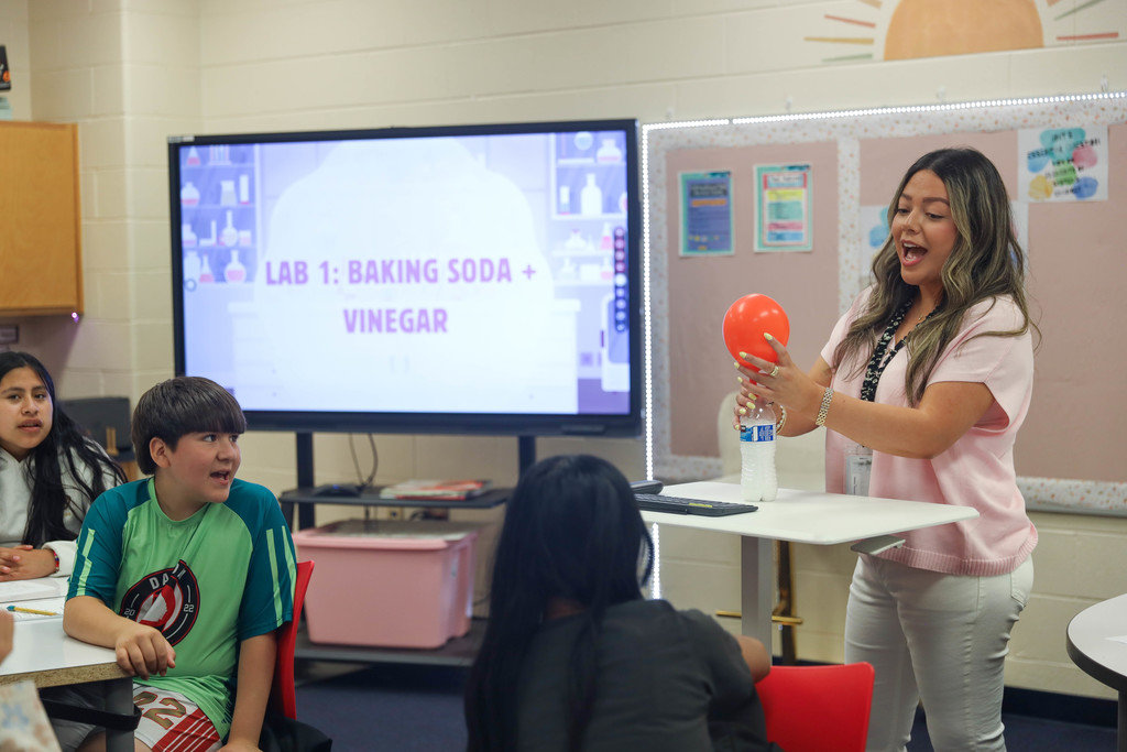 Classroom Spotlight: In Crystal Torres’ classroom at Blue Ridge School, students are diving into hands-on science by exploring different types of reactions. Through a class lab, they mixed baking soda and vinegar to observe a chemical reaction, and combined sugar and water to compare how each mixture behaved.