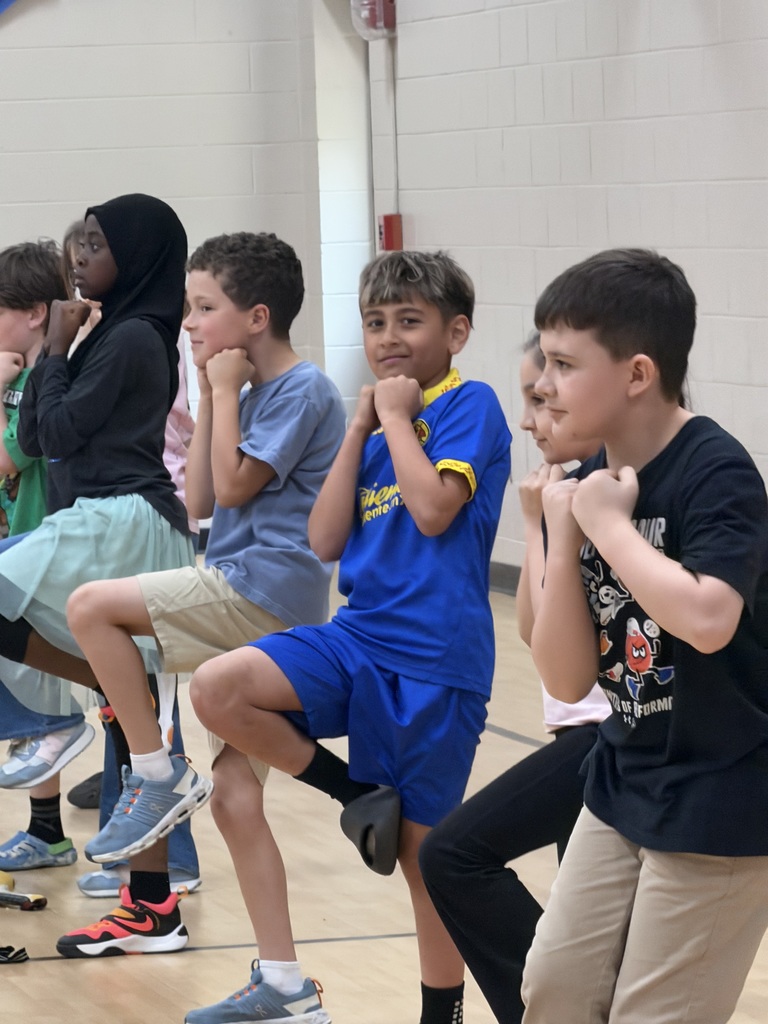 kids doing martial arts