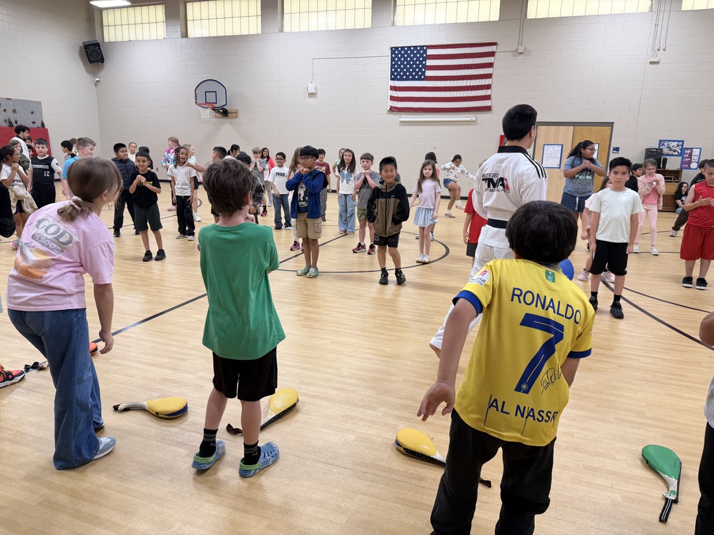 kids doing martial arts