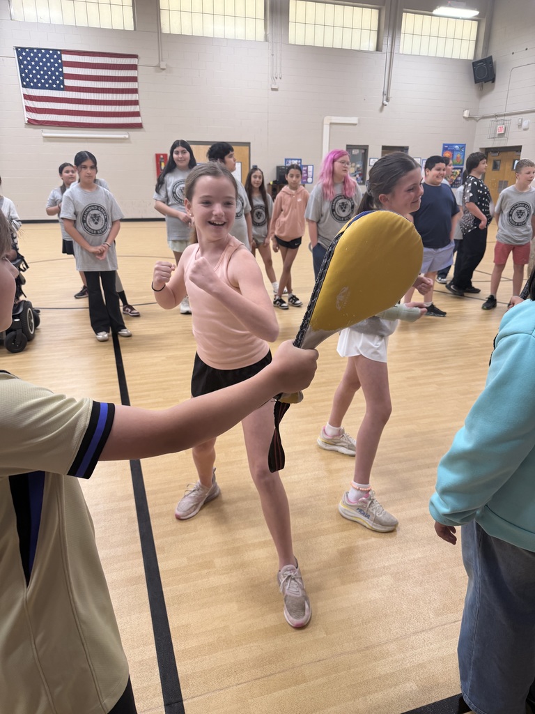 kids doing martial arts