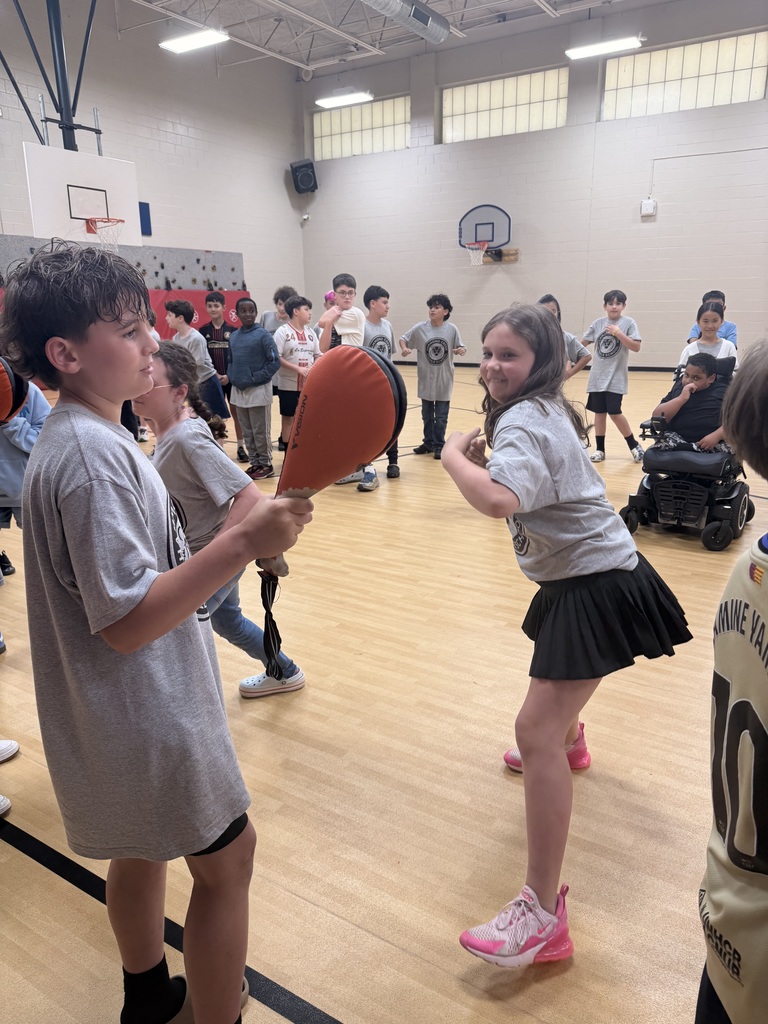 kids doing martial arts