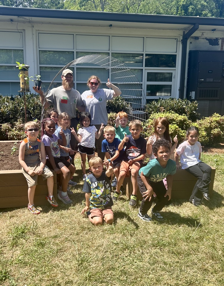 Kindergarten picture with our special helpers 