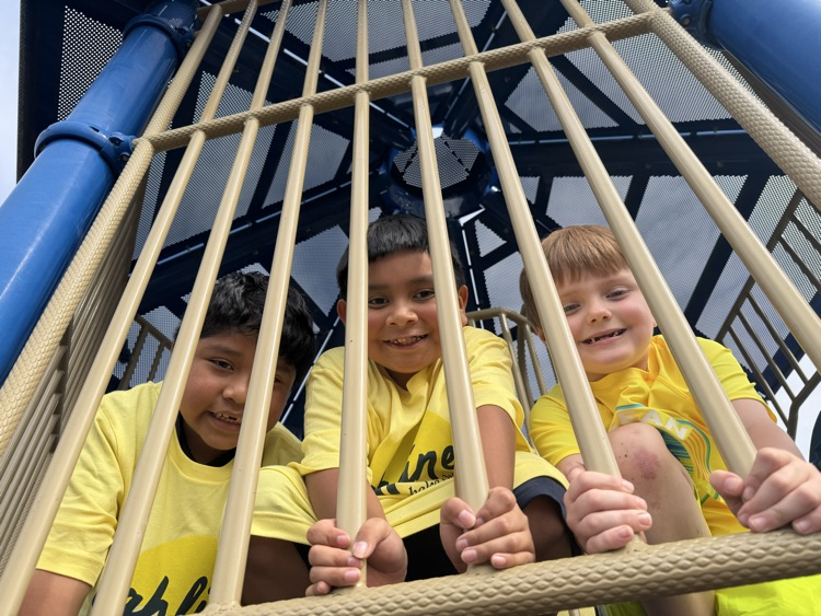 students at splash pad 