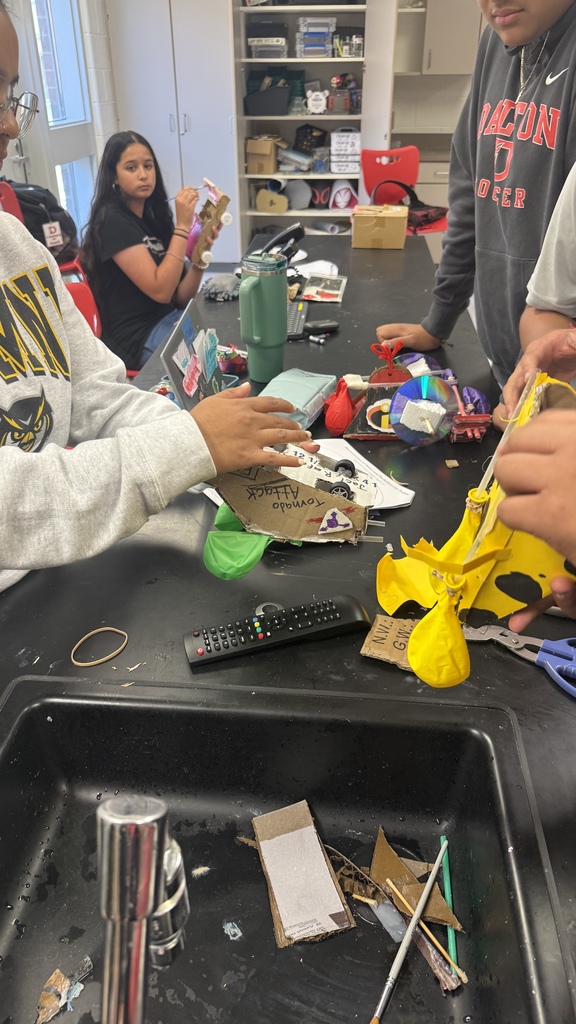 students making balloon car