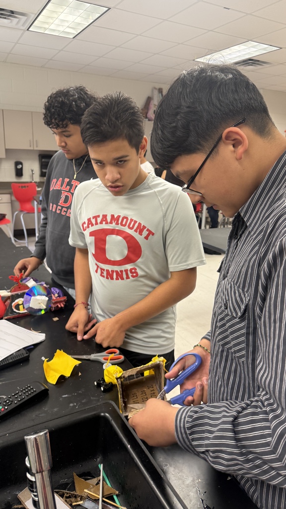 students working on balloon car
