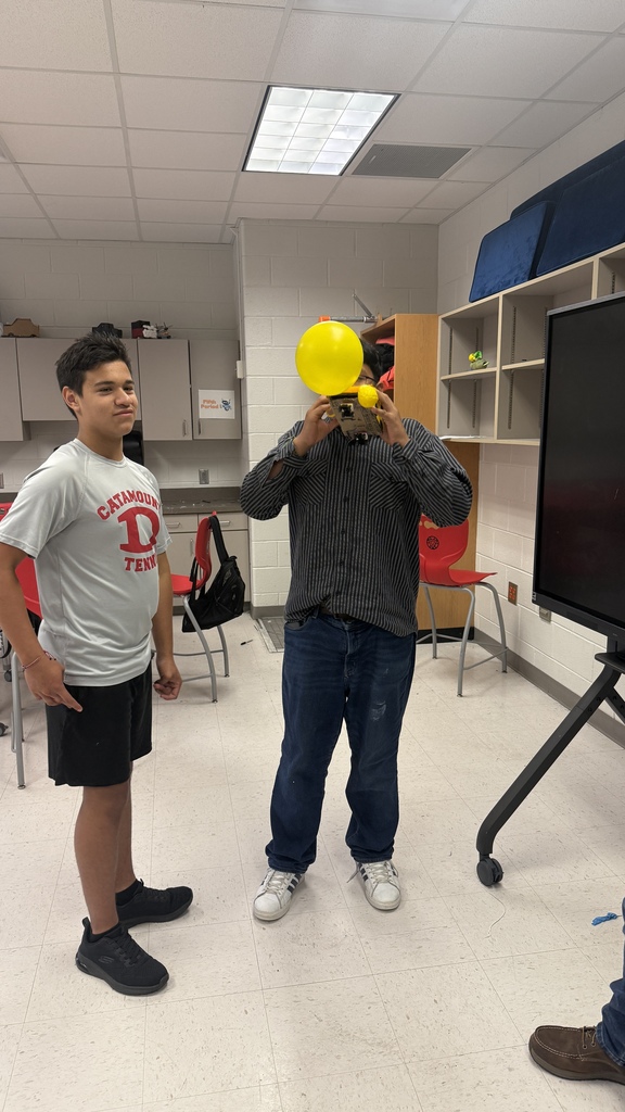 students testing a balloon car