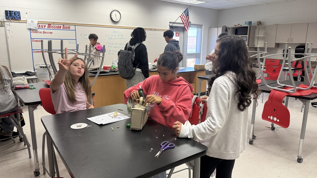 students making balloon car